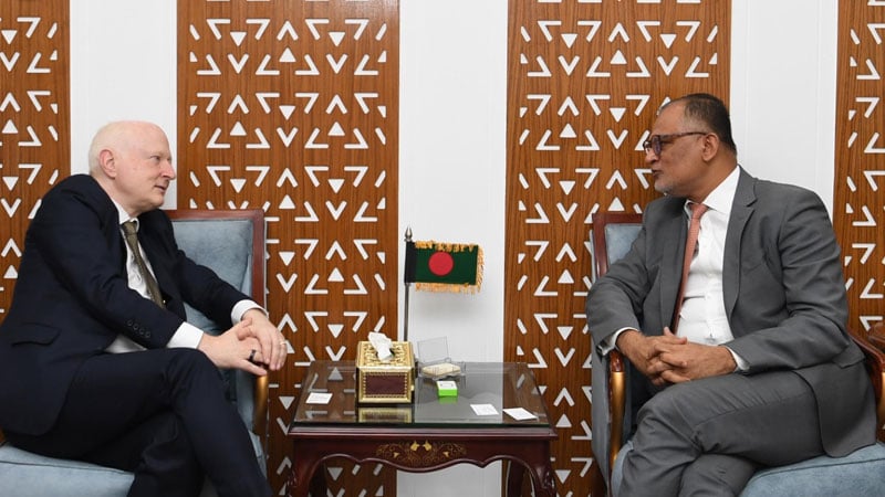 জার্মানিকে আরও বেশি পোশাক কেনার আহ্বান বাণিজ্য উপদেষ্টার